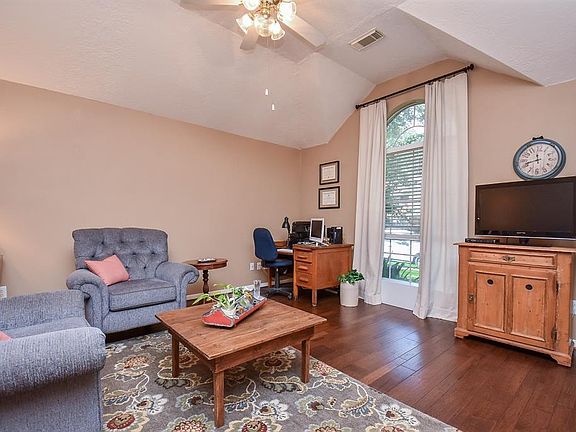 3rd image of 1118 Atlanta Dr