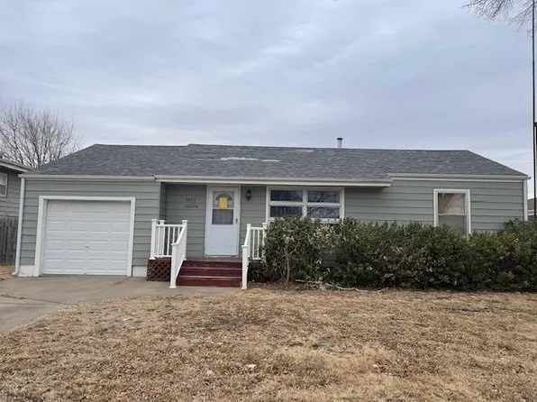 1601 N Elm St, Russell, KS 67665