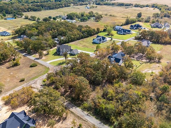 5th image of 42 Nicklaus Dr