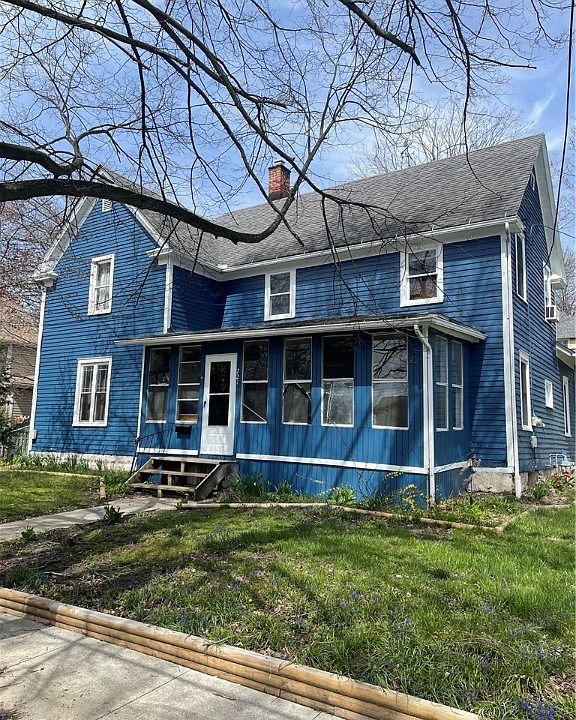 1st image of 221 Mill St