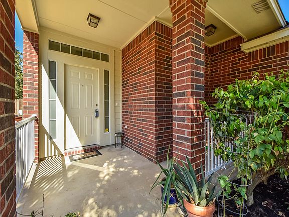 4th image of 3708 Castle Rock Dr