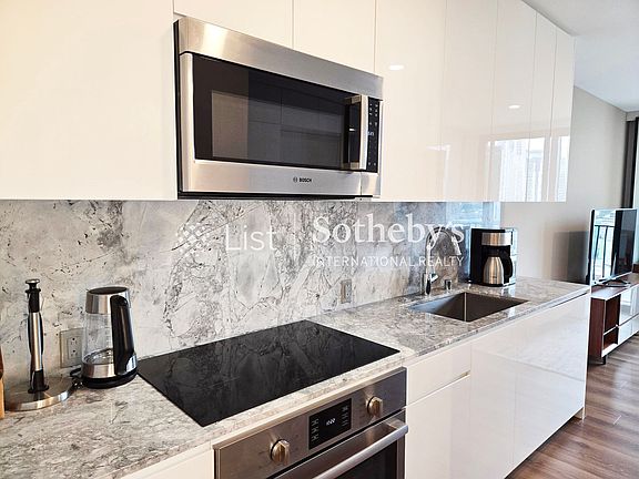 4th image of 987 Queen St #1609