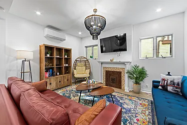 Rented by Aron Fried, LREB