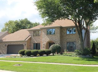 1920 Hampton Dr, Wheaton, IL 60189
