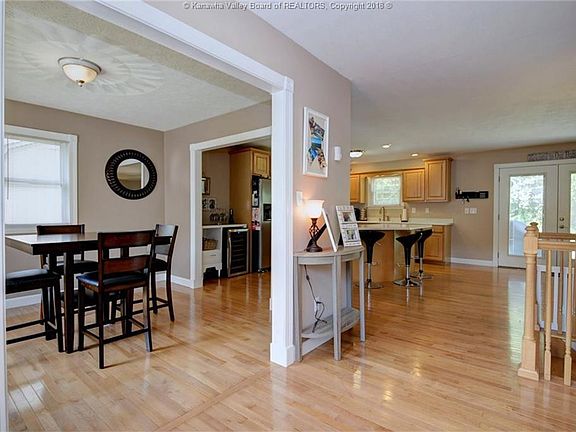 3rd image of 106 Castle Dr