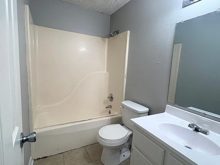 11 Susan Cv #L — Photo 6