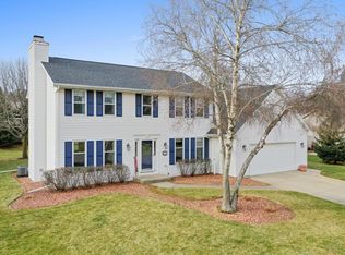 1061 Pawn Dr, Green Bay, WI 54313