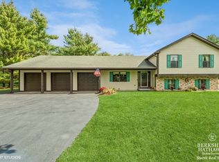 312 S Shannon Dr, Woodstock, IL 60098