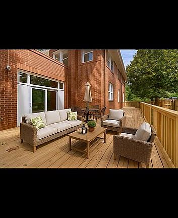 5th image of 2901 Summerville Rd