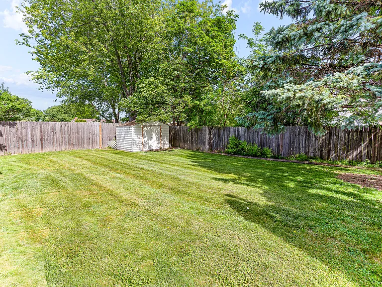 20268 Indiana Ave — Photo 37