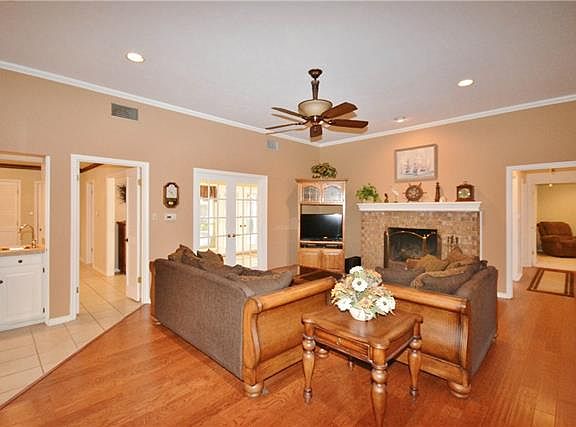 4th image of 1705 Bowie Cir