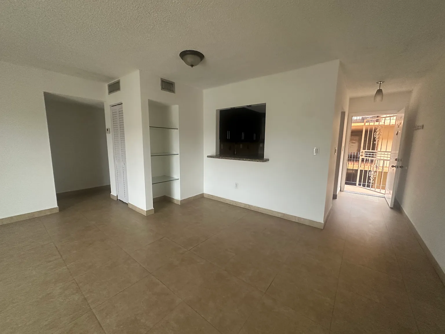 2 bed, 1.5 bath, 943 sqft, $2,200 — Photo 3