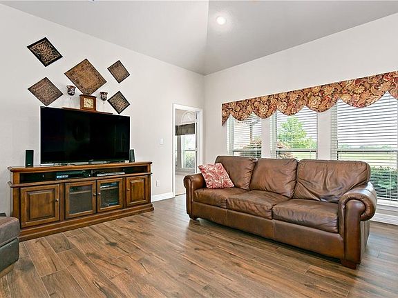 5th image of 348 McClendon Rd