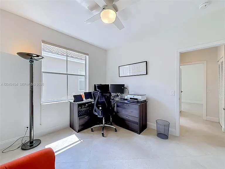 1556 Winterberry Ln — Photo 16