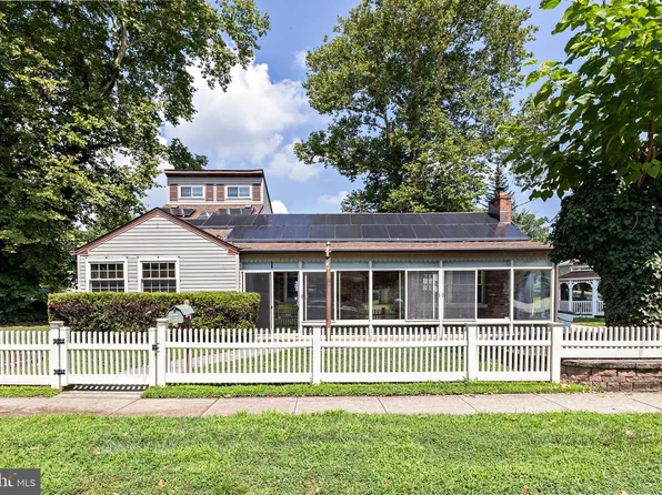 325 Albany Ave, Barrington, NJ 08007