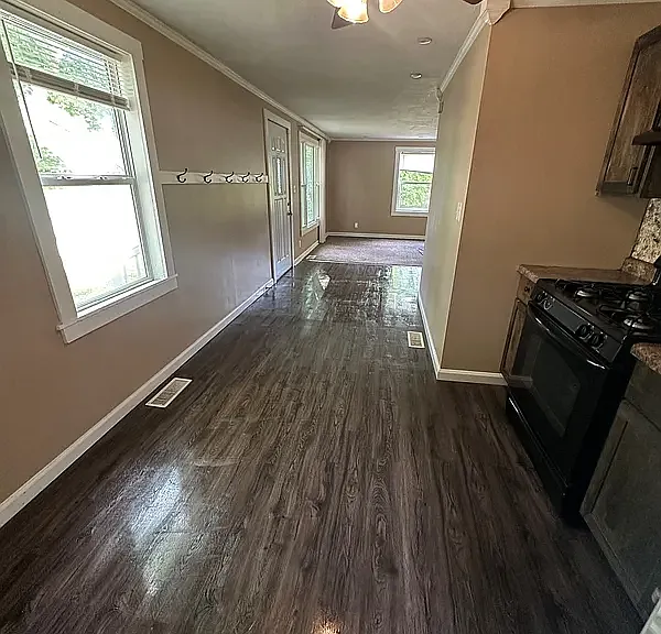 457 Maryland St NE — Photo 3