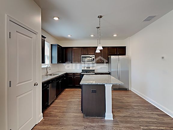 3rd image of 511 Cash Cir