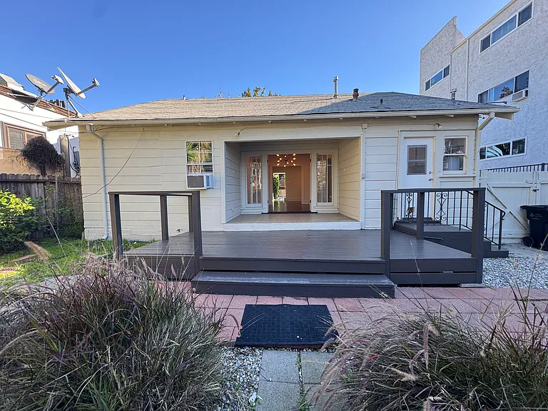 849 N West Knoll Dr — Photo 38