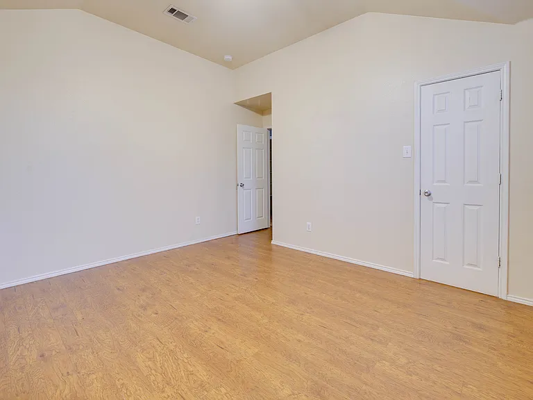 506 Hickory Ln — Photo 10