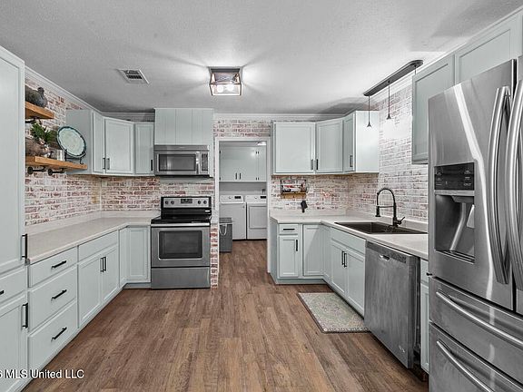 3rd image of 303 Cox Ferry Rd