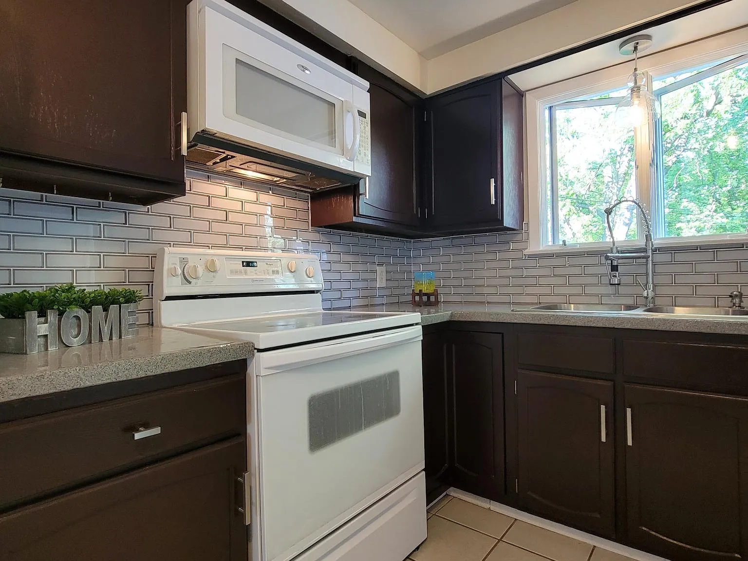 84 W Summerset Ln — Photo 3