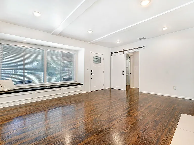 13143 Bloomfield St — Photo 11