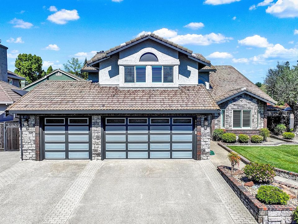 1st image of 590 Laramie Way
