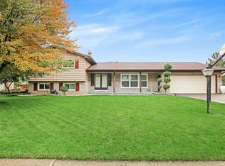 1682 Waterbury Dr SE, Kentwood, MI 49508