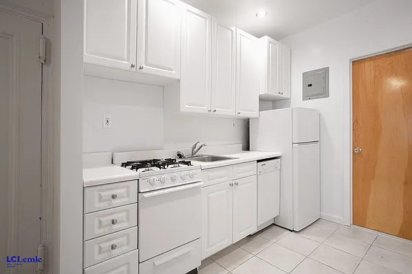 Rented by LC Lemle Real Estate Group | media 9