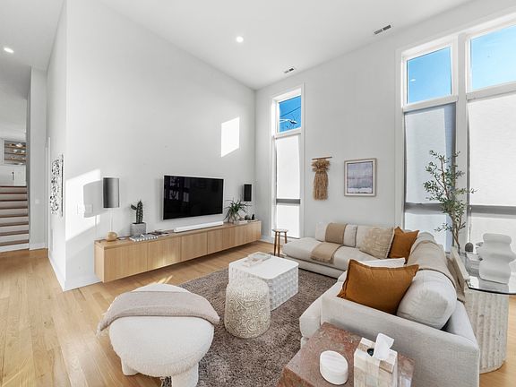 5th image of 2352 W Potomac Ave #1