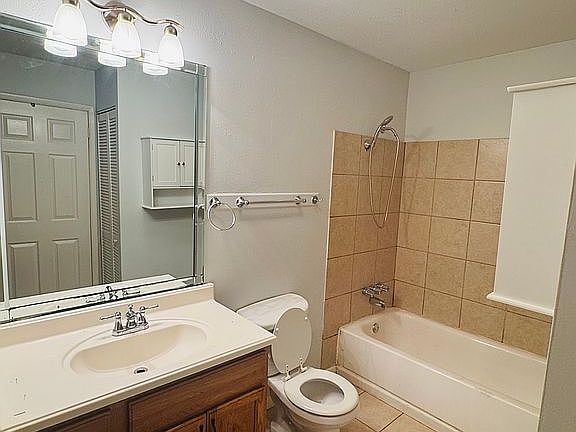 4th image of 3409 Winchester Dr