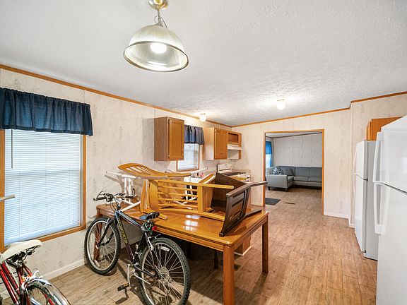 4th image of 404 W Etherington St