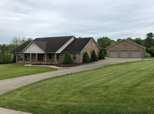 101 Hope Ln, Milton, WV 25541