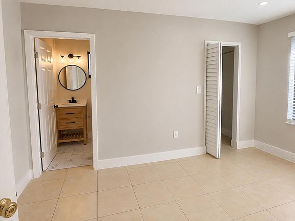 3rd image of 6220 SW 27th St #3