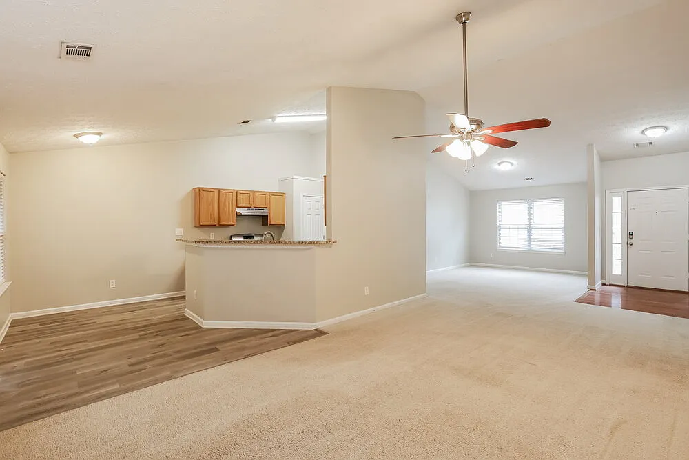 3 bed, 2.0 bath, 1575 sqft, $1,930 — Photo 4
