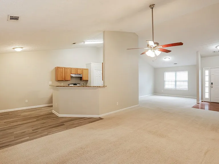 909 Shadow Lakes Dr — Photo 4