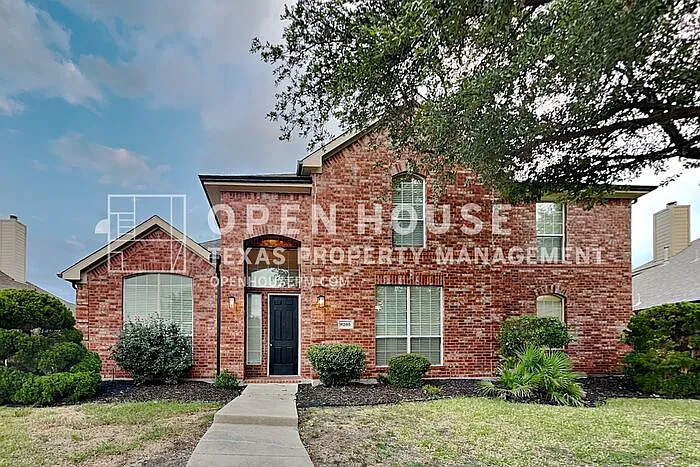 8205 Hartford Dr — Photo 2