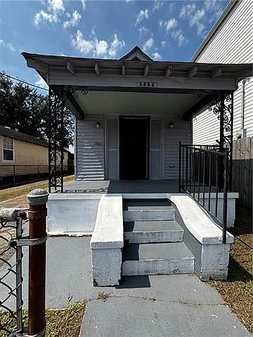3 bed, 1.0 bath, 1212 sqft, $1,200 — Photo 3