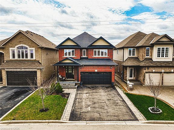 3rd image of 154 Keystone Cres