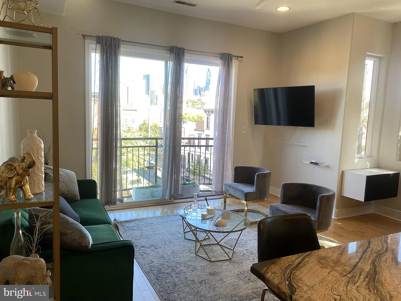 2 bed, 2.0 bath, 943 sqft, $2,750 — Photo 2