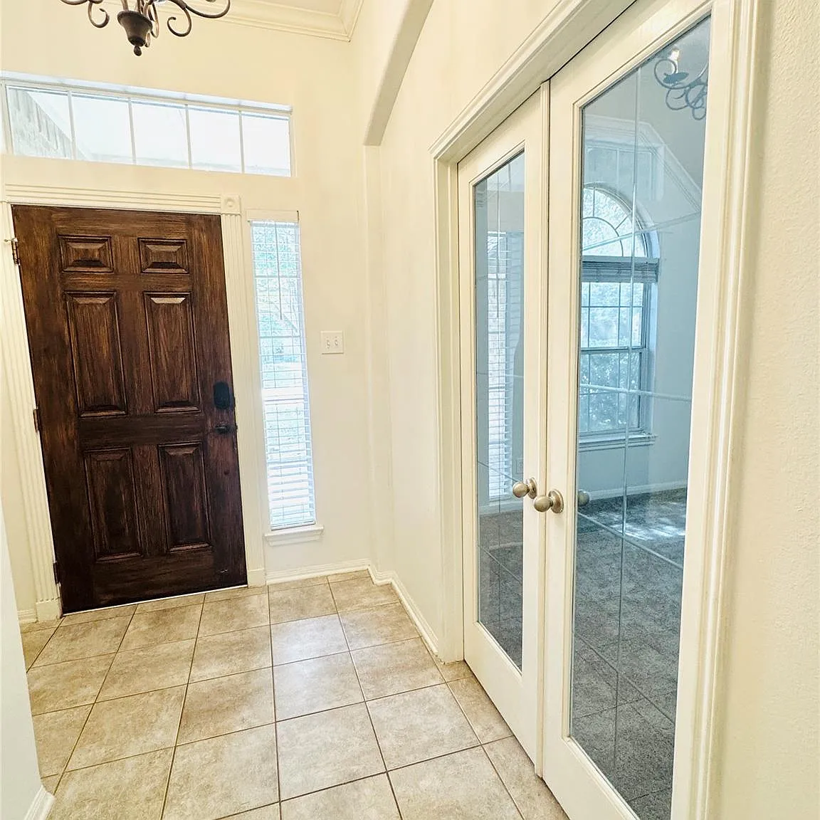 4 bed, 2.0 bath, 2368 sqft, $2,400 — Photo 4