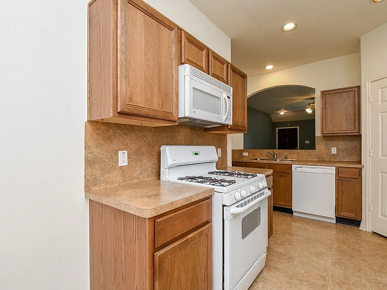 7218 Fox Hall Ln — Photo 8