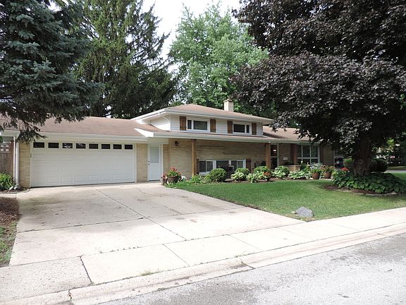 3rd image of 405 Robin Hill Dr