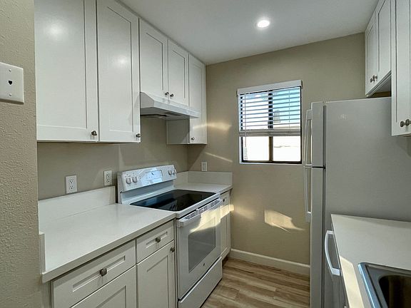 4th image of 3633 Marlborough Ave APT P
