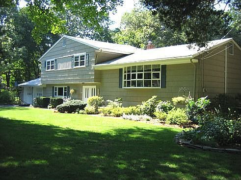 Great Manito Neighborhood Location!