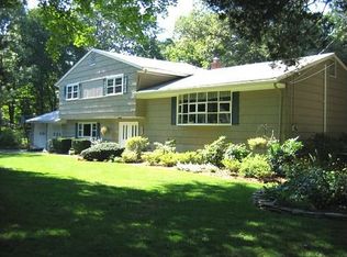 12 Powhatan Path, Oakland, NJ 07436