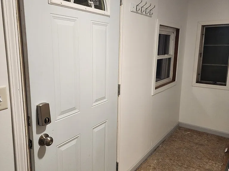 109 Curtis Ave — Photo 15