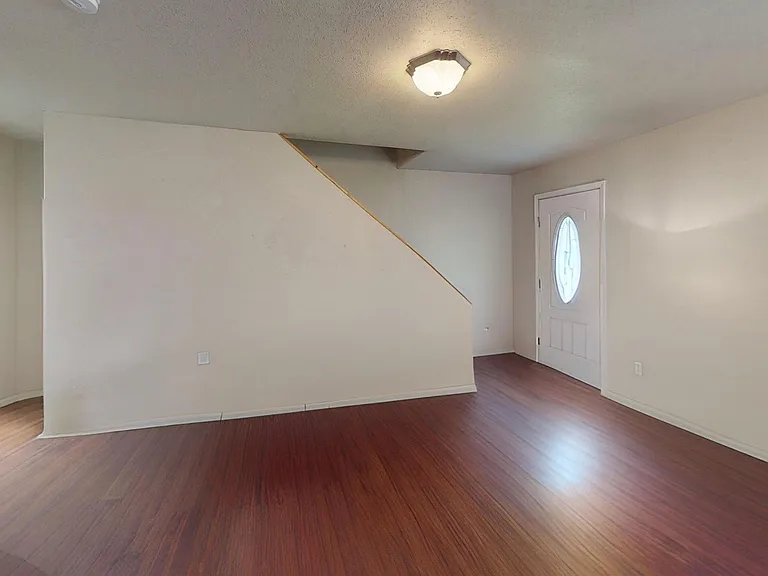 2494 Schutzen St — Photo 5