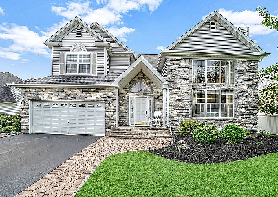 1st image of 5 Summerfield Dr