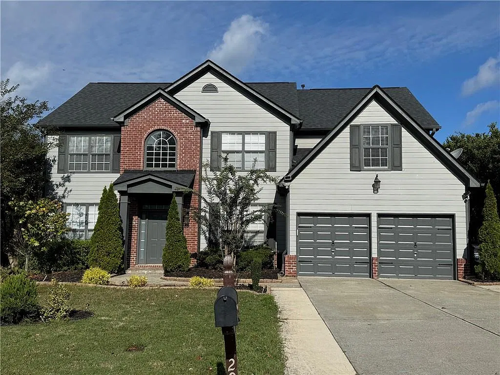 4 bed, 2.5 bath, 3314 sqft, $2,700 — Photo 2